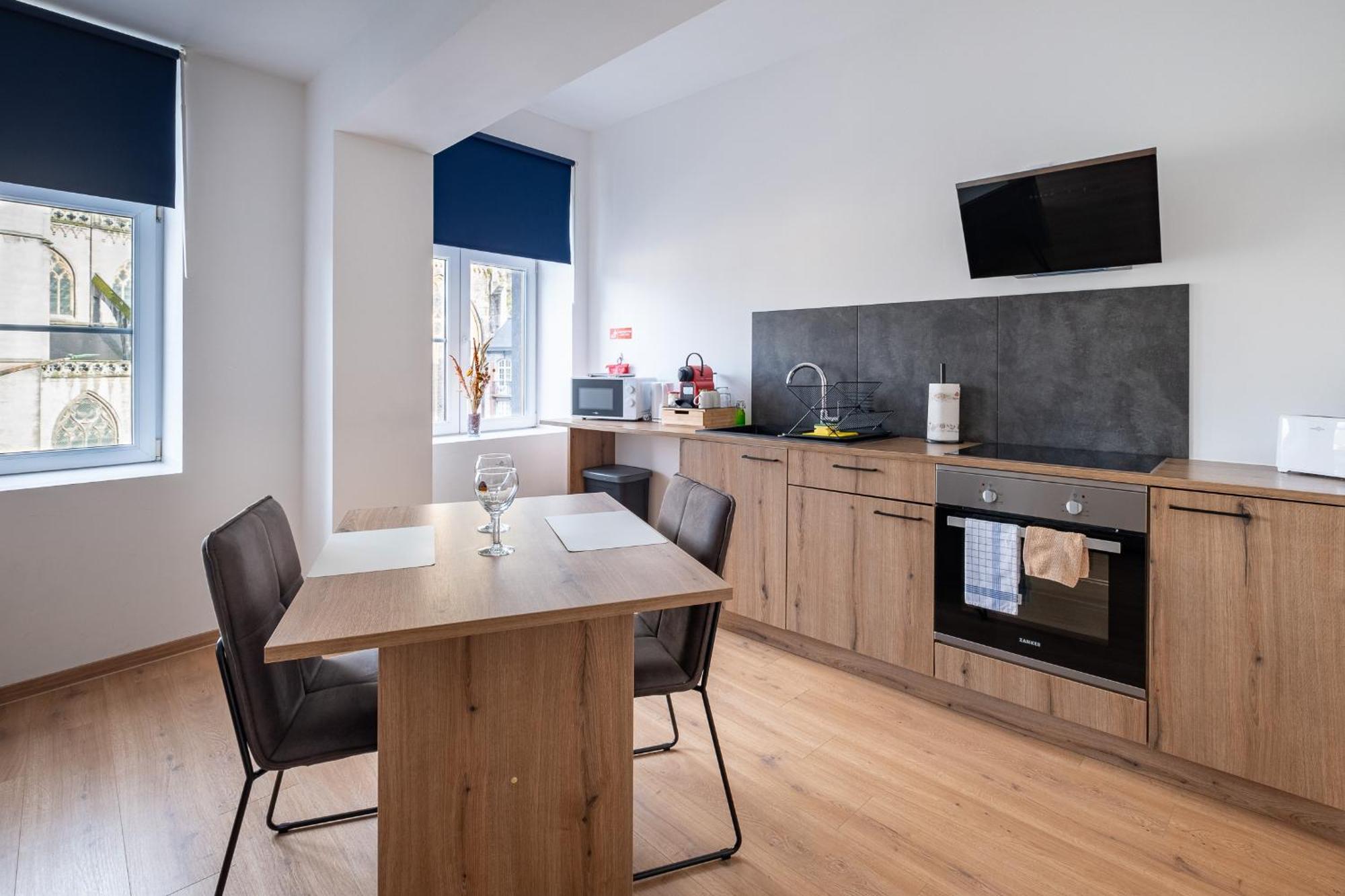 Nomad Apartments - Vue Collegiale Динан Экстерьер фото