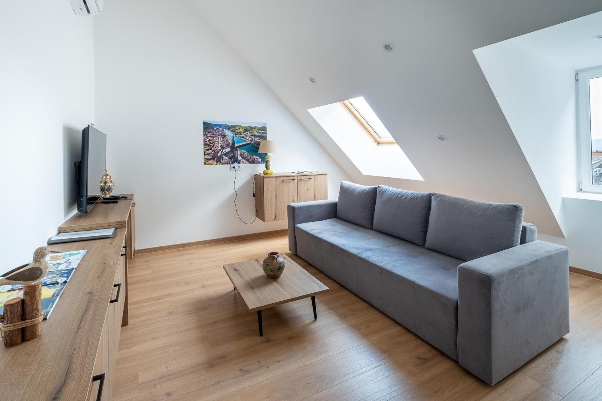Nomad Apartments - Vue Collegiale Динан Экстерьер фото