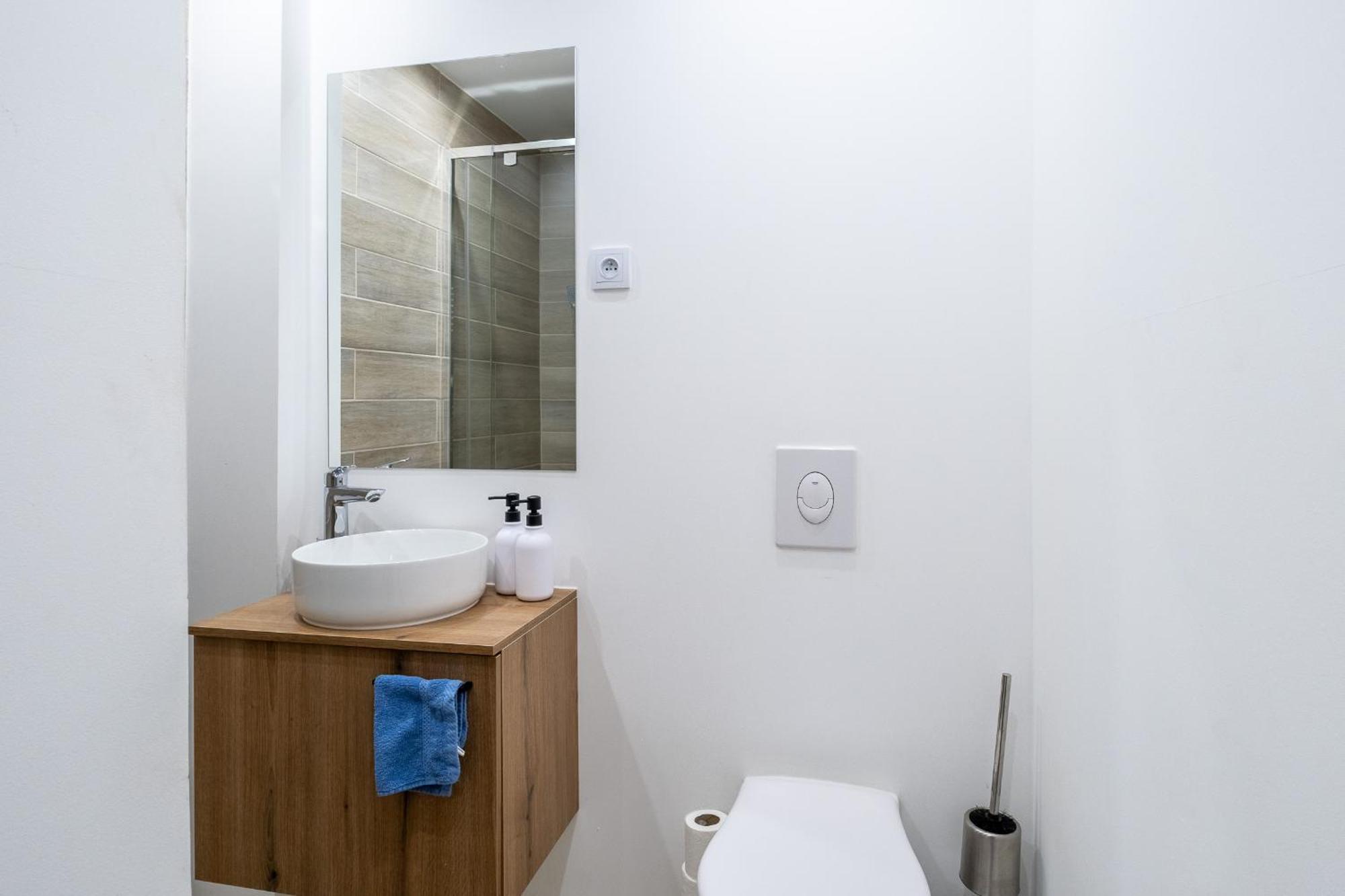 Nomad Apartments - Vue Collegiale Динан Номер фото